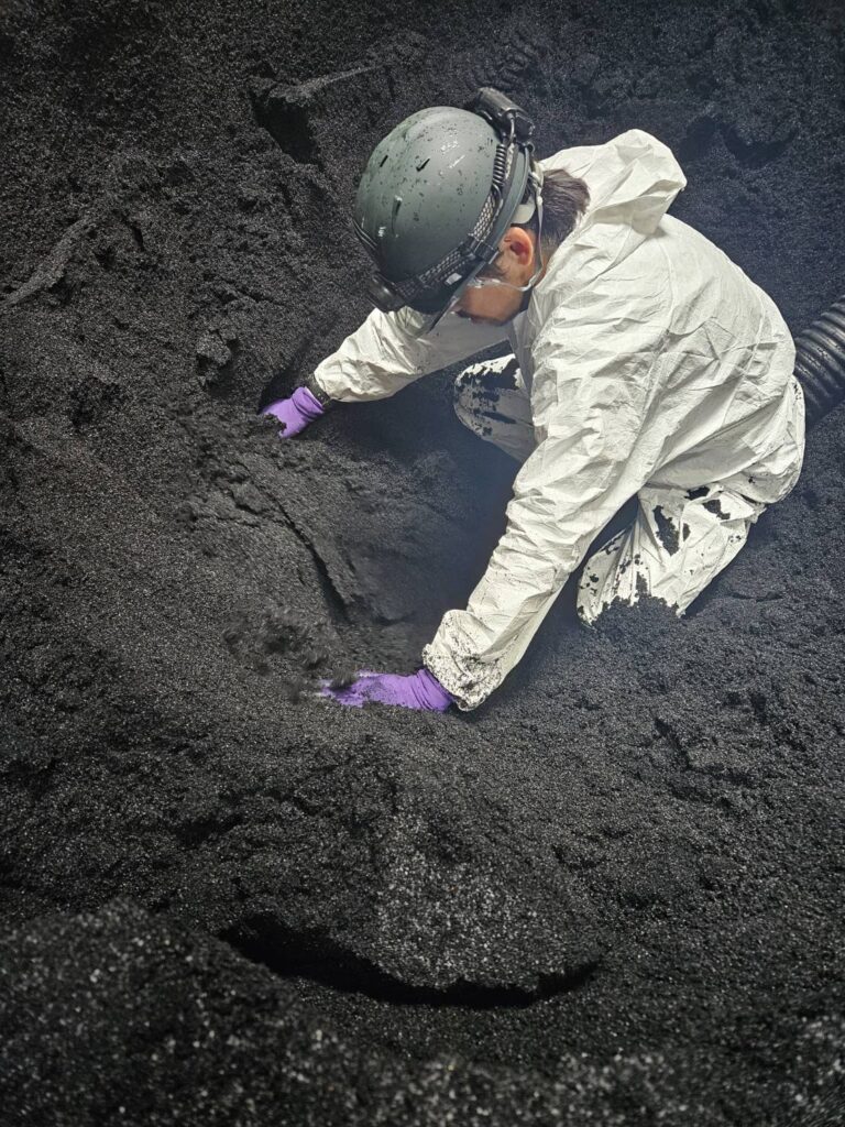 活性炭の交換作業